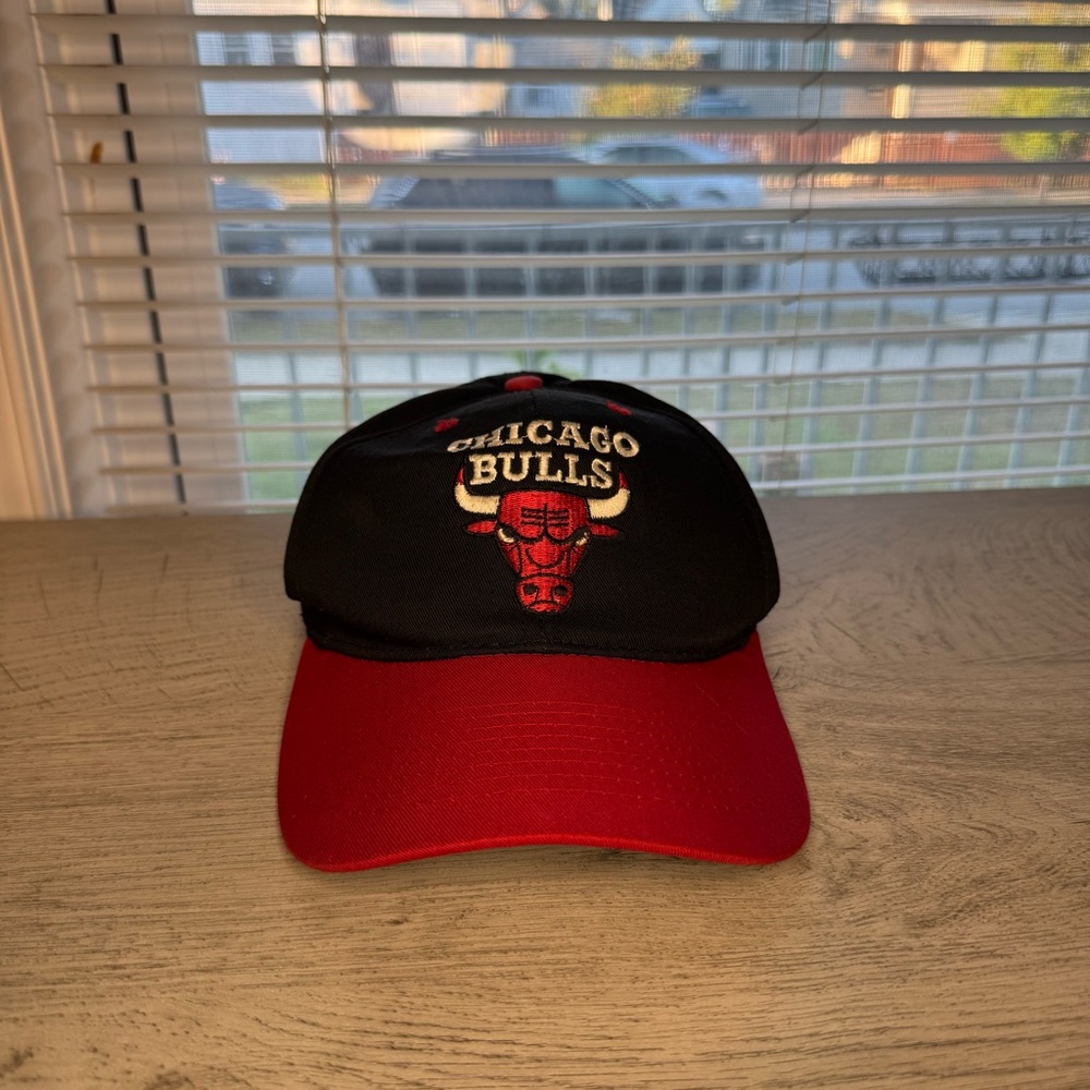 Vintage Chicago Bulls Plain Logo Snapback Hat Youngan NBA Basketball Black
